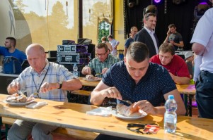 vi-otwarte-mistrzostwa-polski-w-jedzeniu-golonki-na-czas.jpg