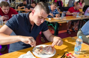 vi-otwarte-mistrzostwa-polski-w-jedzeniu-golonki-na-czas.jpg