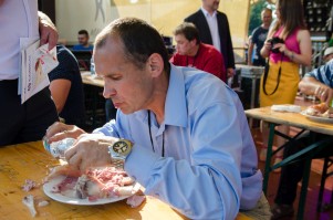 vi-otwarte-mistrzostwa-polski-w-jedzeniu-golonki-na-czas.jpg