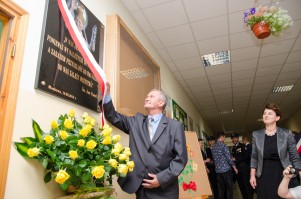 nadanie-imienia-jana-pawla-ii-szkole-podstawowej-w-machowej-cz-1.jpg