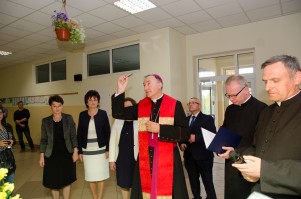 nadanie-imienia-jana-pawla-ii-szkole-podstawowej-w-machowej-cz-1.jpg