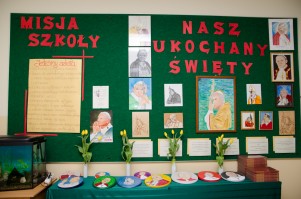 nadanie-imienia-jana-pawla-ii-szkole-podstawowej-w-machowej-cz-1.jpg