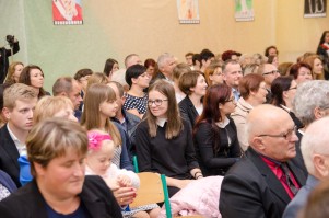 nadanie-imienia-jana-pawla-ii-szkole-podstawowej-w-machowej-cz-1.jpg