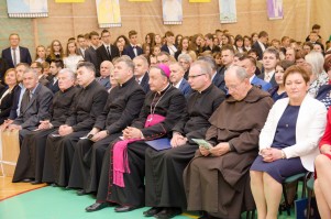 nadanie-imienia-jana-pawla-ii-szkole-podstawowej-w-machowej-cz-1.jpg