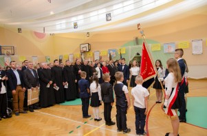 nadanie-imienia-jana-pawla-ii-szkole-podstawowej-w-machowej-cz-1.jpg