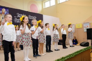 nadanie-imienia-jana-pawla-ii-szkole-podstawowej-w-machowej-cz-1.jpg