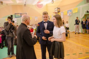 nadanie-imienia-jana-pawla-ii-szkole-podstawowej-w-machowej-cz-2.jpg