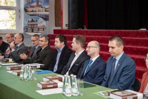 sesja-naukowa-i-prezentacja-monografii-pilzna.jpg