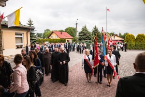 nadanie-imienia-jana-pawla-ii-szkole-podstawowej-w-machowej-msza-sw-fot-k-kosowski.jpg