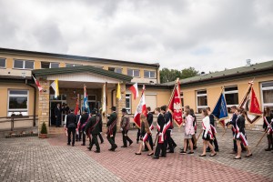 nadanie-imienia-jana-pawla-ii-szkole-podstawowej-w-machowej-msza-sw-fot-k-kosowski.jpg