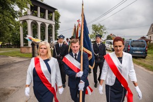 nadanie-imienia-jana-pawla-ii-szkole-podstawowej-w-machowej-msza-sw-fot-k-kosowski.jpg