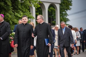 nadanie-imienia-jana-pawla-ii-szkole-podstawowej-w-machowej-msza-sw-fot-k-kosowski.jpg
