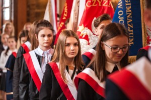 nadanie-imienia-jana-pawla-ii-szkole-podstawowej-w-machowej-msza-sw-fot-k-kosowski.jpg