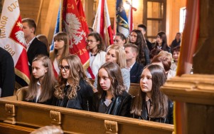 nadanie-imienia-jana-pawla-ii-szkole-podstawowej-w-machowej-msza-sw-fot-k-kosowski.jpg