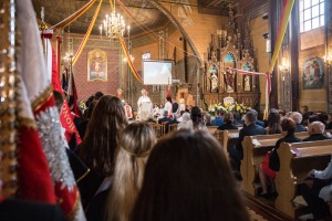 nadanie-imienia-jana-pawla-ii-szkole-podstawowej-w-machowej-msza-sw-fot-k-kosowski.jpg