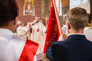 nadanie-imienia-jana-pawla-ii-szkole-podstawowej-w-machowej-msza-sw-fot-k-kosowski.jpg