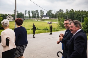 nadanie-imienia-jana-pawla-ii-szkole-podstawowej-w-machowej-msza-sw-fot-k-kosowski.jpg