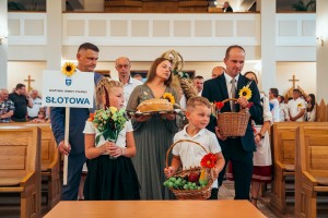 Dozynki_Gminne_Słotowa_2023-Msza_Sw-61.jpg