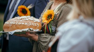 Dozynki_Gminne_Słotowa_2023-Czesc_oficjalna-41.jpg