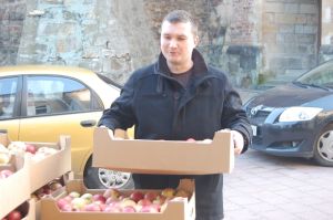 13-ton-darmowych-jablek.jpg 13-ton-darmowych-jablek.jpg