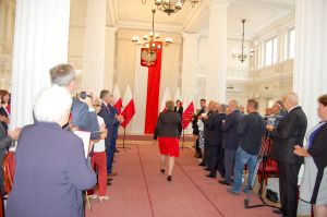 anna-glogowska-ze-srebrnym-krzyzem-zaslugi.jpg