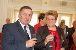 anna-glogowska-ze-srebrnym-krzyzem-zaslugi.jpg