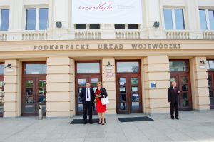 anna-glogowska-ze-srebrnym-krzyzem-zaslugi.jpg