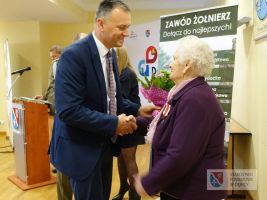 anna-medrek-z-medalem-za-zaslugi-dla-obronnosci-kraju.jpg