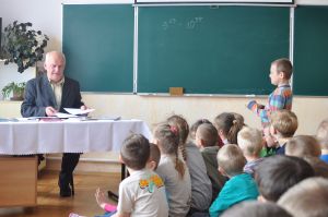 janusz-pyzinski-w-zs-w-parkoszu.jpg