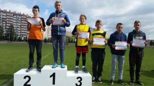 mlodzi-sportowcy-na-podium.jpg