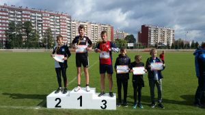 mlodzi-sportowcy-na-podium.jpg
