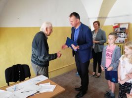 nagroda-dla-aleksandra-kluska.jpg nagroda-dla-aleksandra-kluska.jpg