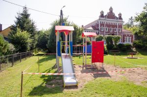 nowy-zestaw-na-placu-zabaw.jpg