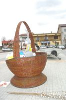 olbrzymi-kosz-wielkanocny-na-rynku.jpg