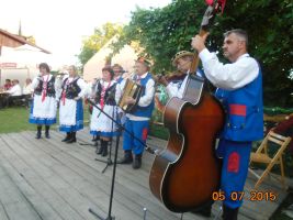 panie-rzucaly-pierogami.jpg