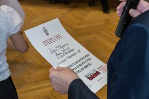 patriotyczne-spiewanie-w-domu-kultury.jpg
