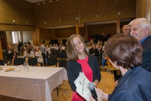 patriotyczne-spiewanie-w-domu-kultury.jpg
