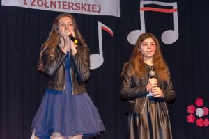 patriotyczne-spiewanie-w-domu-kultury.jpg