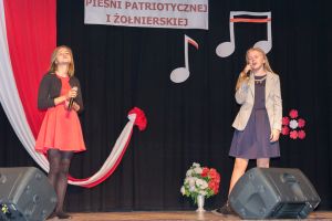 patriotyczne-spiewanie-w-domu-kultury.jpg