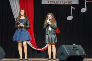 patriotyczne-spiewanie-w-domu-kultury.jpg