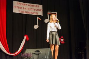 patriotyczne-spiewanie-w-domu-kultury.jpg