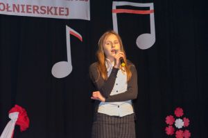 patriotyczne-spiewanie-w-domu-kultury.jpg