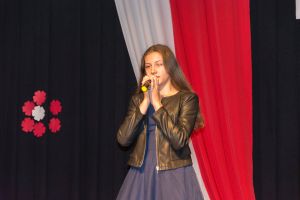 patriotyczne-spiewanie-w-domu-kultury.jpg
