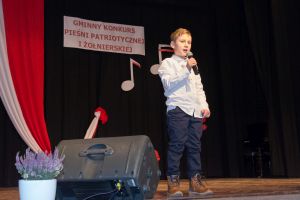 patriotyczne-spiewanie-w-domu-kultury.jpg