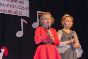 patriotyczne-spiewanie-w-domu-kultury.jpg