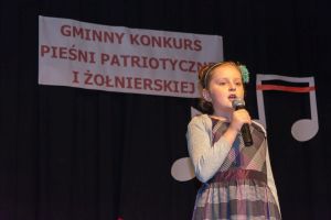 patriotyczne-spiewanie-w-domu-kultury.jpg