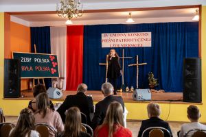 patriotyczne-spiewanie-w-zwierniku.jpg