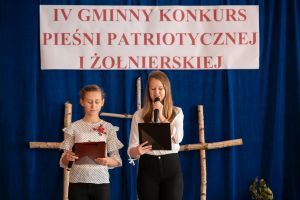 patriotyczne-spiewanie-w-zwierniku.jpg