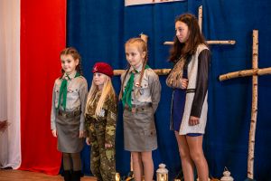 patriotyczne-spiewanie-w-zwierniku.jpg