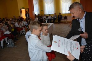 patriotyczne-spiewanie-w-zwierniku.jpg patriotyczne-spiewanie-w-zwierniku.jpg
